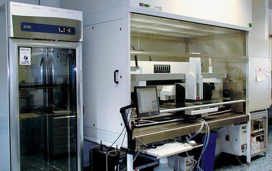 Abb.1: Die Plattformen von Tecan mit ihrem offenen Konzept können mit verschiedensten Modulen zu einem vollautomatisierten System zur Zellliniengenerierung kombiniert werden. Abb.1: Die Plattformen von Tecan mit ihrem offenen Konzept können mit verschiedensten Modulen zu einem vollautomatisierten System zur Zellliniengenerierung kombiniert werden.