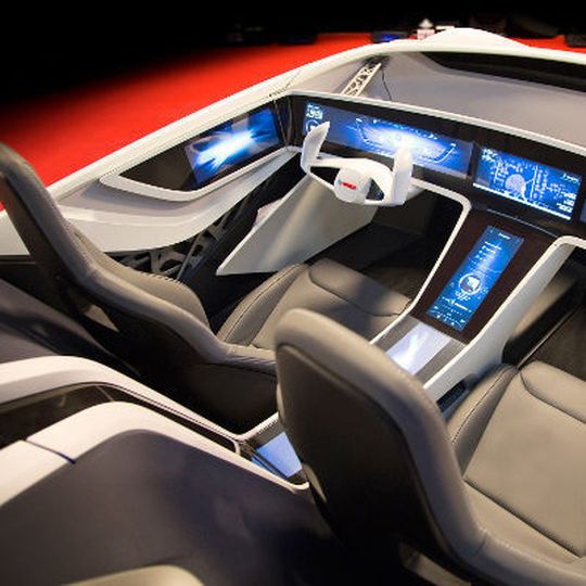 Das vernetzte Auto als persönlicher Begleiter: Mit dem automatisierten und vernetzten Fahren verwandelt sich auch das Fahrzeug. Nach Unternehmensstrategie wird das Auto, neben Haus und Büro, zur dritten Lebensumgebung des Menschen. Bosch zeigt in einem Showcar eine neue Art der Kommunikation zwischen Mensch und Technik. Armaturenbrett und Mittelkonsole sind in einem rein elektronischen Display vereint. Dessen Inhalte passen sich an die aktuelle Umgebung des Fahrzeugs an. Das vernetzte Auto als persönlicher Begleiter: Mit dem automatisierten und vernetzten Fahren verwandelt sich auch das Fahrzeug. Nach Unternehmensstrategie wird das Auto, neben Haus und Büro, zur dritten Lebensumgebung des Menschen. Bosch zeigt in einem Showcar eine neue Art der Kommunikation zwischen Mensch und Technik. Armaturenbrett und Mittelkonsole sind in einem rein elektronischen Display vereint. Dessen Inhalte passen sich an die aktuelle Umgebung des Fahrzeugs an.