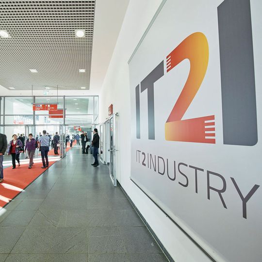 Die IT2Industry – Messe in der Messe – bietet auf etwa 2000 m² Ausstellungsfläche die wichtigsten Themen rund um Industrie 4.0. Die IT2Industry – Messe in der Messe – bietet auf etwa 2000 m² Ausstellungsfläche die wichtigsten Themen rund um Industrie 4.0.