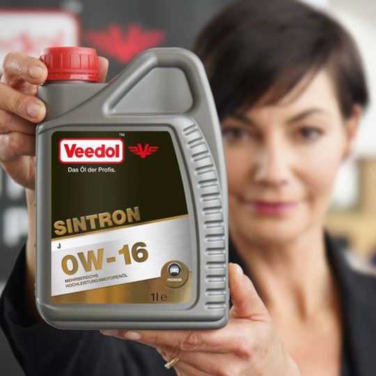 Speziell für japanische Benziner: das neue „Veedol Sintron J 0W-16“. Speziell für japanische Benziner: das neue „Veedol Sintron J 0W-16“.