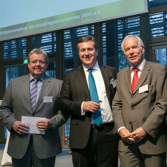 IGV-Geschäftsführer Werner Marcisch, IGV-Vorstandsvorsitzender Thomas Pfützenreuter und MinR Dr. Heinz Hetmeier vom Bundesministerium für Wirtschaft und Energie (v.l.n.r.) beim Frühjahrsempfang des IGV. IGV-Geschäftsführer Werner Marcisch, IGV-Vorstandsvorsitzender Thomas Pfützenreuter und MinR Dr. Heinz Hetmeier vom Bundesministerium für Wirtschaft und Energie (v.l.n.r.) beim Frühjahrsempfang des IGV.