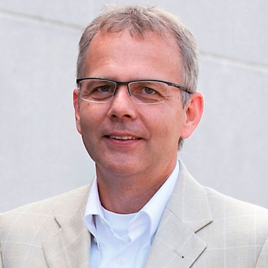 Henner Schöneborn: „Wir sehen in einer Software-Eigenentwicklung mittelfristig eine große Chance, um den spezifischen Anforderungen unserer Kunden bereits in der Konstruktionsphase besser gerecht zu werden und additiv zu denken.“ Henner Schöneborn: „Wir sehen in einer Software-Eigenentwicklung mittelfristig eine große Chance, um den spezifischen Anforderungen unserer Kunden bereits in der Konstruktionsphase besser gerecht zu werden und additiv zu denken.“