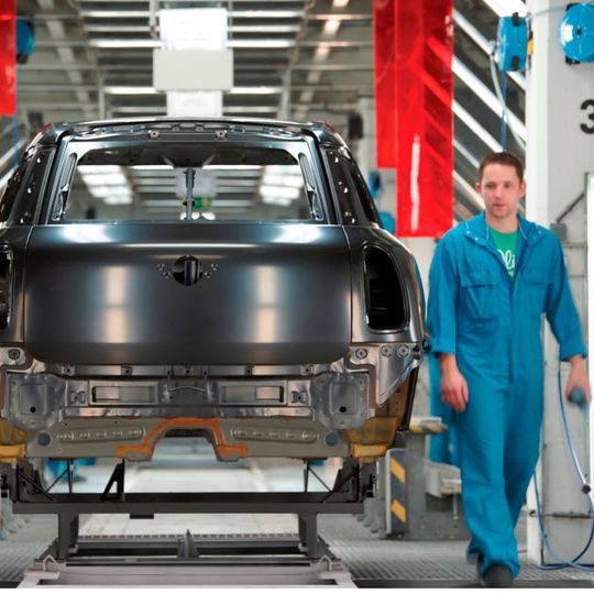 Magna steyr kommt mit dem Umbau des Werkes Graz gut voran. Magna steyr kommt mit dem Umbau des Werkes Graz gut voran.