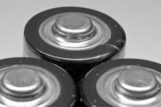 Akkulaufzeit abschätzen: Ob im Mobiltelefon oder Elektroauto – die verbauten Akkus lassen sich mit einem Leistungsanalysator und SMU charakterisieren. Akkulaufzeit abschätzen: Ob im Mobiltelefon oder Elektroauto – die verbauten Akkus lassen sich mit einem Leistungsanalysator und SMU charakterisieren.