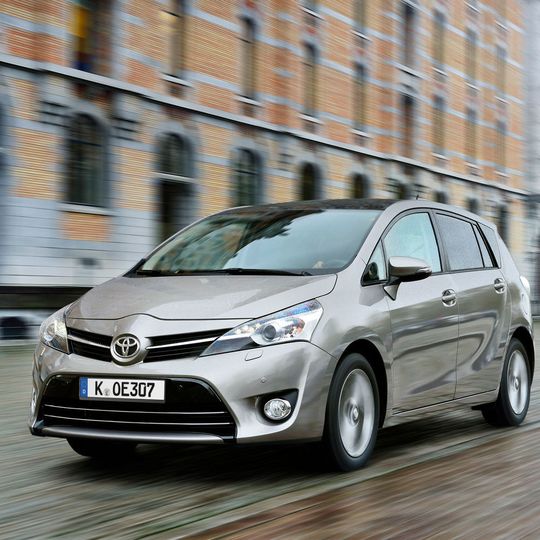 3.000 deutsche Verso müssen für eine Stunde in die Werkstatt. 3.000 deutsche Verso müssen für eine Stunde in die Werkstatt.