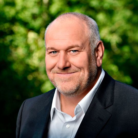„Die geringere Nachfrage der chinesischen Wirtschaft nach Rohstoffen und Energie hat sich in vielen Ländern vom Pazifik über Südostasien bis Südamerika negativ ausgewirkt“, erklärte Endress+Hauser CEO Matthias Altendorf. „Die geringere Nachfrage der chinesischen Wirtschaft nach Rohstoffen und Energie hat sich in vielen Ländern vom Pazifik über Südostasien bis Südamerika negativ ausgewirkt“, erklärte Endress+Hauser CEO Matthias Altendorf.