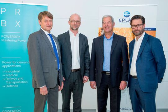 Von links nach rechts: Eplax-Geschäftsführer Andreas Mielke, Martin Sjöstrand, Powerbox Geschäftsführer (C.E.O), Wolfgang Pape, Eplax-Geschäftsführer und Henrik Flygar, Alder/Powerbox-Vorstandsmitglied. Von links nach rechts: Eplax-Geschäftsführer Andreas Mielke, Martin Sjöstrand, Powerbox Geschäftsführer (C.E.O), Wolfgang Pape, Eplax-Geschäftsführer und Henrik Flygar, Alder/Powerbox-Vorstandsmitglied.