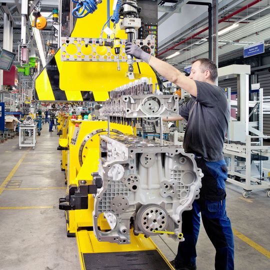 Der erste polnische Produktionsstandort von Daimler soll in Jawor, rund 70 Kilometer westlich von Breslau, entstehen. Der erste polnische Produktionsstandort von Daimler soll in Jawor, rund 70 Kilometer westlich von Breslau, entstehen.