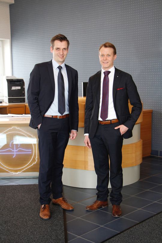 Mit den neuen geschäftsführenden Gesellschaftern Roland Lenzing (l.) und Mathias Stendtke startet PFLITSCH in die 4. Unternehmer-Generation. Mit den neuen geschäftsführenden Gesellschaftern Roland Lenzing (l.) und Mathias Stendtke startet PFLITSCH in die 4. Unternehmer-Generation.