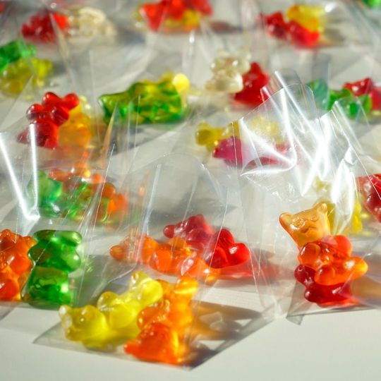 Nicht nur bei Lebensmitteln: Die Verpackung von Produkten nimmt wesentlichen Einfluss auf ihre Qualität und Haltbarkeit. Nicht nur bei Lebensmitteln: Die Verpackung von Produkten nimmt wesentlichen Einfluss auf ihre Qualität und Haltbarkeit.