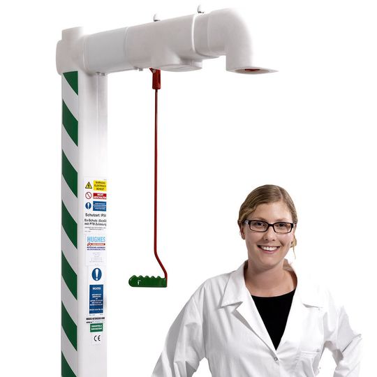 Bei Verbrennungen und Verätzungen ist eine sekundenschnelle Erste Hilfe notwendig. Durch Notduschen werden Schadstoffe an Körper und Augen mit großen Wassermengen sanft, schnell und gründlich abgespült.