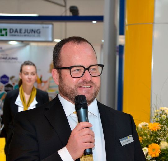 Dr. Gunther Wobser, geschäfsführender Gesellschafter bei Lauda, präsentiert die Neuheiten im Bereich der Temperierung. Dr. Gunther Wobser, geschäfsführender Gesellschafter bei Lauda, präsentiert die Neuheiten im Bereich der Temperierung.