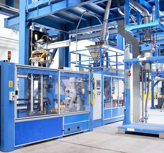 Coperion lieferte an BASF die gesamte Produktionsanlage. Der Projektumfang umfasste dabei die Planung und Montage, Inbetriebnahme sowie den Nachweis der garantierten Leistungsdaten unter Produktionsbedingungen. Coperion lieferte an BASF die gesamte Produktionsanlage. Der Projektumfang umfasste dabei die Planung und Montage, Inbetriebnahme sowie den Nachweis der garantierten Leistungsdaten unter Produktionsbedingungen.