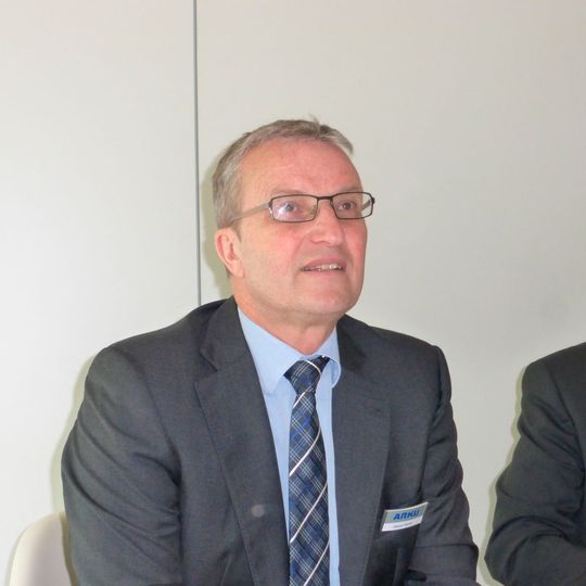 Albert Reiss, geschäftsführender Gesellschafter Arku Maschinenbau GmbH: „Kunden haben uns angesprochen und nach dem dem Richten vorgelagerten Prozess des Entgratens gefragt, sodass wir hier schließlich einen Weg für uns erkannt haben.“ Albert Reiss, geschäftsführender Gesellschafter Arku Maschinenbau GmbH: „Kunden haben uns angesprochen und nach dem dem Richten vorgelagerten Prozess des Entgratens gefragt, sodass wir hier schließlich einen Weg für uns erkannt haben.“