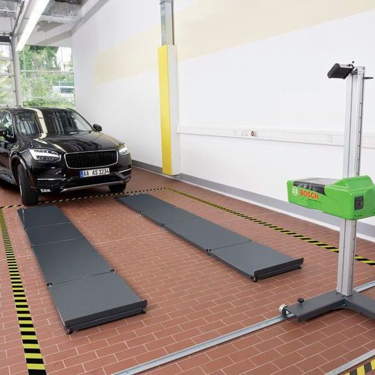 Erste Scheinwerferprüfungen mit dem LTB100 gemäß neuer Richtlinien.