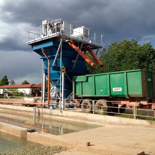 Leiblein-Filteranlage zur Vorreinigung von Gemüsewasser bei Gemüseanbau Fehmel, Rotationsklärer (rechts oben), Vakuumbandfilter (links oben) auf Lamellenklärer. Leiblein-Filteranlage zur Vorreinigung von Gemüsewasser bei Gemüseanbau Fehmel, Rotationsklärer (rechts oben), Vakuumbandfilter (links oben) auf Lamellenklärer.