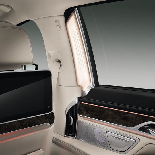 Lichtakzente in der Oberklasse: Für das aktuelle Modell des BMW 7er hat Dräxlmaier eine Lösunge entwickelt, die robust und stoßunempfindlich ist. Lichtakzente in der Oberklasse: Für das aktuelle Modell des BMW 7er hat Dräxlmaier eine Lösunge entwickelt, die robust und stoßunempfindlich ist.