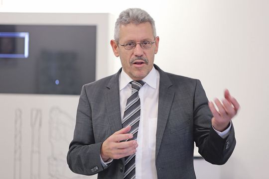 Peter Petri, CEO de Walter (Schweiz) AG Peter Petri, CEO de Walter (Schweiz) AG
