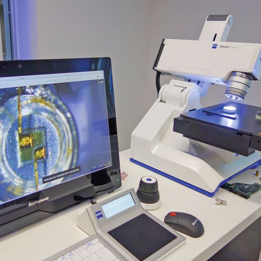 Industrielle Mikroskopie in der Elektronikfertigung. Ziel von Zeiss Microscopy war es, die Marktpräsenz im industriellen Bereich zu stärken. Industrielle Mikroskopie in der Elektronikfertigung. Ziel von Zeiss Microscopy war es, die Marktpräsenz im industriellen Bereich zu stärken.