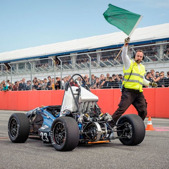Mit der Formula Student Driverless (FSD) sollen Studenten ihr Wissen praxistauglich an autonom fahrenden Rennern ausprobieren können. Mit der Formula Student Driverless (FSD) sollen Studenten ihr Wissen praxistauglich an autonom fahrenden Rennern ausprobieren können.