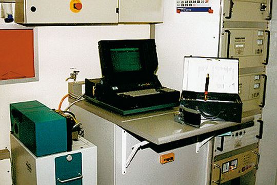 Abb.2: Der CG-MS-Arbeitsplatz im MOBLAB Abb.2: Der CG-MS-Arbeitsplatz im MOBLAB