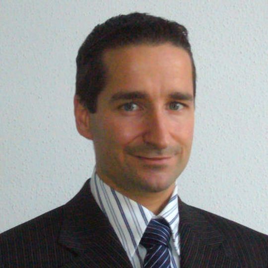 Der Autor: Dipl.-Ing.(FH), M.Eng. Helmut Plötz ist BusinessDevelopment Manager bei Arrow Electronics, zuständig für FPGAs in Zentral-Europa und das Partnernetzwerk. Der Autor: Dipl.-Ing.(FH), M.Eng. Helmut Plötz ist BusinessDevelopment Manager bei Arrow Electronics, zuständig für FPGAs in Zentral-Europa und das Partnernetzwerk.