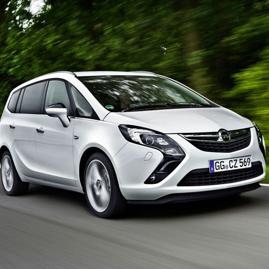 Beim Opel Zafira C muss die Dachreling überprüft werden. Beim Opel Zafira C muss die Dachreling überprüft werden.