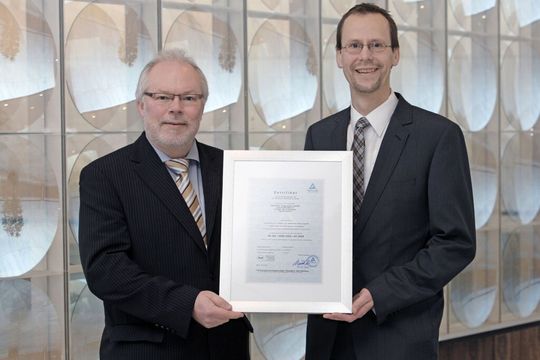 “With the certification, Ferchau Engineering is making its entry into the medical technology service sector,” said Dr. Heiner Lüdemann of TÜV Rheinland (at left). “With the certification, Ferchau Engineering is making its entry into the medical technology service sector,” said Dr. Heiner Lüdemann of TÜV Rheinland (at left).