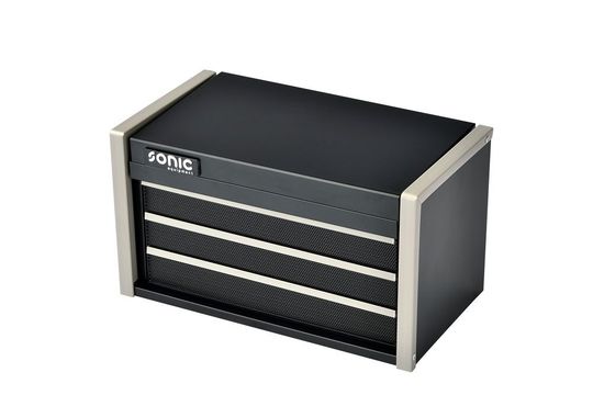 Auf die Ohren gibt es auch noch was – ein Bluetooth-Lautsprecher in Form einer Sonic Topbox liegt gratis bei.