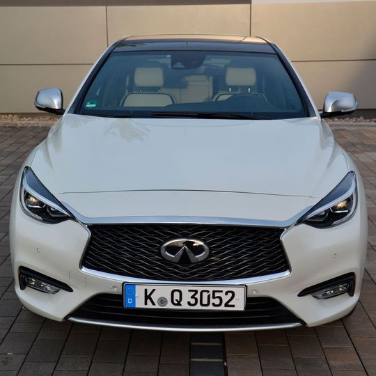 Nicht nur wegen seiner Designsprache ist der Infiniti Q30 im Kompaktangebot der sogenannten Premiumhersteller eine echte Alternative. Nicht nur wegen seiner Designsprache ist der Infiniti Q30 im Kompaktangebot der sogenannten Premiumhersteller eine echte Alternative.