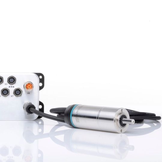 Das industrietaugliche Kleinservoantriebssystem „perfect match“ von Wittenstein besteht aus Servoreglern der Baureihe Simco Drive und Kleinservomotoren der Familie Cyber Dynamic Line in Edelstahlausführung. Das industrietaugliche Kleinservoantriebssystem „perfect match“ von Wittenstein besteht aus Servoreglern der Baureihe Simco Drive und Kleinservomotoren der Familie Cyber Dynamic Line in Edelstahlausführung.