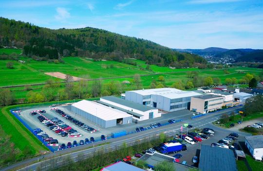 Roth Hydraulics Hauptsitz in Biedenkopf-Eckelshausen – Traditionsunternehmen mit neuem Markenauftritt. Roth Hydraulics Hauptsitz in Biedenkopf-Eckelshausen – Traditionsunternehmen mit neuem Markenauftritt.