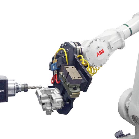 Werkstückführender Roboter: Das Funktionspaket Integrated Force Control ermöglicht Robotern adaptive Bewegungssteuerungen in Echtzeit. Werkstückführender Roboter: Das Funktionspaket Integrated Force Control ermöglicht Robotern adaptive Bewegungssteuerungen in Echtzeit.