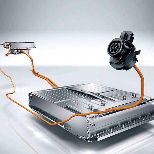 Das VDE-Institut und das Batterieforschungszentrum MEET arbeiten künftig im Bereich der Batterieforschung zusammen. Das VDE-Institut und das Batterieforschungszentrum MEET arbeiten künftig im Bereich der Batterieforschung zusammen.