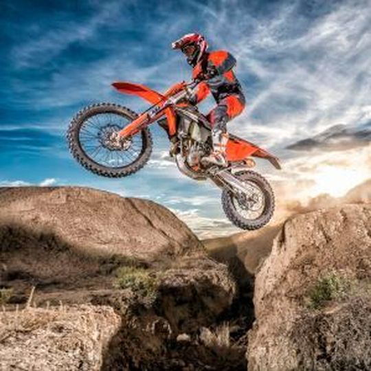 Zu 90 Prozent neu: KTM erneuerte seine Enduro-Modelle von Grund auf. Zu 90 Prozent neu: KTM erneuerte seine Enduro-Modelle von Grund auf.