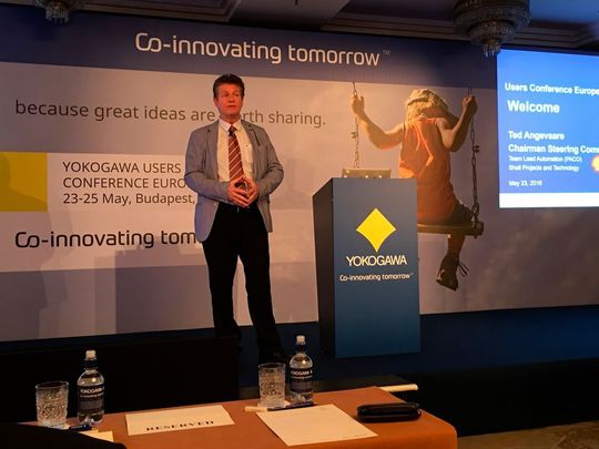 Ted Angevaare, in diesem Jahr Chairman Steering Committee, eröffnete das 8. Yokogawa User Meeting, das diesmal in Budapest unter dem Slogan Co-innovativ tomorrow stattfand. Angevaare ist Team Lead Automation (PACO) bei Shell Global Solutions International B.V. Ted Angevaare, in diesem Jahr Chairman Steering Committee, eröffnete das 8. Yokogawa User Meeting, das diesmal in Budapest unter dem Slogan Co-innovativ tomorrow stattfand. Angevaare ist Team Lead Automation (PACO) bei Shell Global Solutions International B.V.