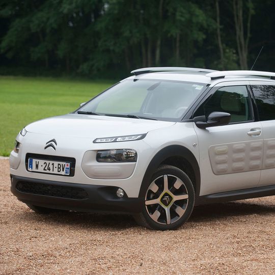 Der C4 Cactus fungiert als Versuchsträger für Citroëns neue Federungstechnik. Der C4 Cactus fungiert als Versuchsträger für Citroëns neue Federungstechnik.