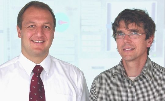 Dieter Hess (links) und Manfred Werner, Geschäftsführer von 3S blicken zuversichtlich in die Zukunft. Manfred Werner: „Unser Ziel ist es, den Wachstumskurs beizubehalten und in 7 Jahren 1 Million Runtimelizenzen jährlich zu verkaufen.“ Dieter Hess (links) und Manfred Werner, Geschäftsführer von 3S blicken zuversichtlich in die Zukunft. Manfred Werner: „Unser Ziel ist es, den Wachstumskurs beizubehalten und in 7 Jahren 1 Million Runtimelizenzen jährlich zu verkaufen.“