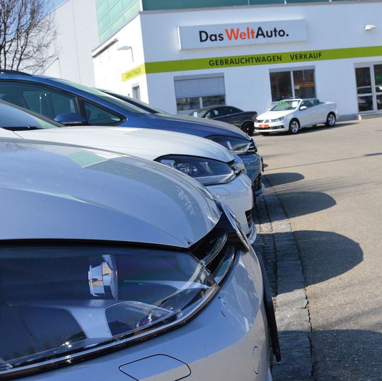 Volle Höfe: Die Wertverluste der gebrauchten Dieselfahrzeuge können für viele Händler existrenzbedrohend sein.