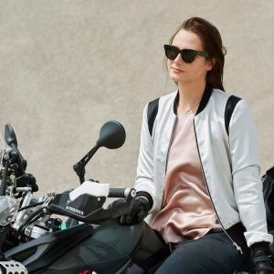 High Fashion und Highways – auf ihrem Reiseblog zeigt Eva Rieck wie gut die beiden Welten harmonieren. High Fashion und Highways – auf ihrem Reiseblog zeigt Eva Rieck wie gut die beiden Welten harmonieren.