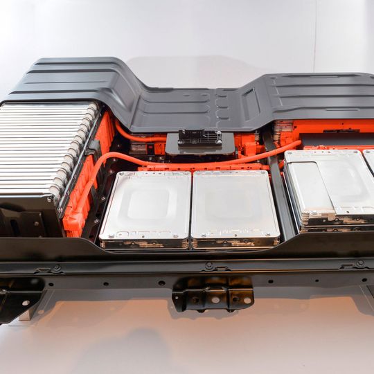 Eine neue Analysemethode ermöglicht es die Elektrodenstruktur während der Ladezyklen besser zu verstehen. Eine neue Analysemethode ermöglicht es die Elektrodenstruktur während der Ladezyklen besser zu verstehen.
