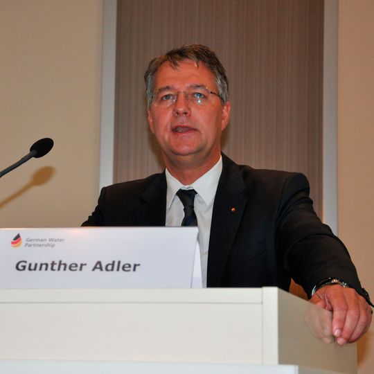 Key Note-Speaker Staatssekretär Gunther Adler (BMUB) sieht sein Ministerium als Wegbegleiter von GWP. Key Note-Speaker Staatssekretär Gunther Adler (BMUB) sieht sein Ministerium als Wegbegleiter von GWP.