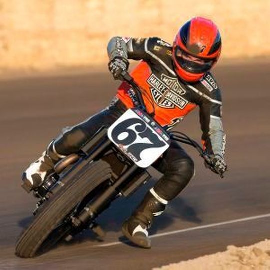 Brutaler Motorendonner, Speed ohne Ende und eine Riesenportion Adrenalin: Das versprechen Flat-Track-Rennen. Brutaler Motorendonner, Speed ohne Ende und eine Riesenportion Adrenalin: Das versprechen Flat-Track-Rennen.