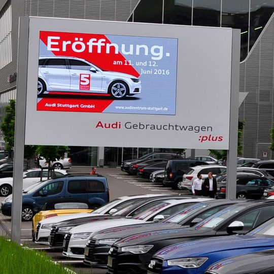 In Stuttgart ist in 18 Monaten Bauzeit ein Audi-Gebrauchtwagenzentrum entstanden. In Stuttgart ist in 18 Monaten Bauzeit ein Audi-Gebrauchtwagenzentrum entstanden.