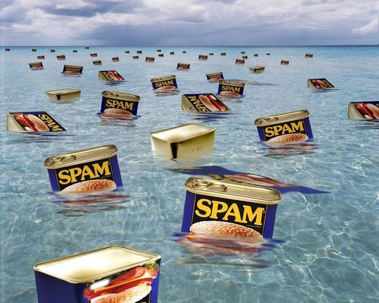 Spam-Mails gleichen mittlerweile der Büchse der Pandora: Was als überflüssige Meldung daherkommt, ist häufig Teil eines kombinierten Angriffs. Spam-Mails gleichen mittlerweile der Büchse der Pandora: Was als überflüssige Meldung daherkommt, ist häufig Teil eines kombinierten Angriffs.