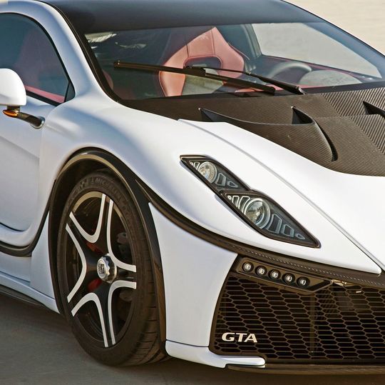 Michelin liefert für die spanische Autoschmiede GTA aus Valencia Michelin Pilot Super Sport Vorderreifen in der Größe 265/35 ZR 19; an der Hinterachse arbeiten Pneus der Dimension 345/30 ZR 20. Michelin liefert für die spanische Autoschmiede GTA aus Valencia Michelin Pilot Super Sport Vorderreifen in der Größe 265/35 ZR 19; an der Hinterachse arbeiten Pneus der Dimension 345/30 ZR 20.