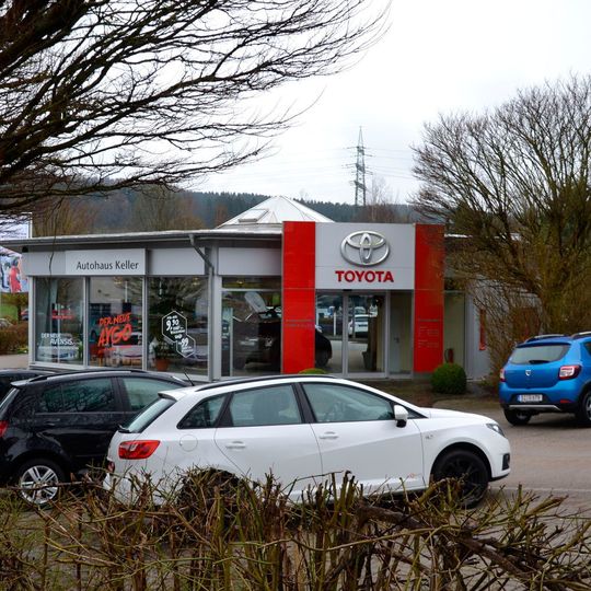 Das Kreuztaler Autohaus Keller hat einen separaten Verkaufspavillon. Das Kreuztaler Autohaus Keller hat einen separaten Verkaufspavillon.