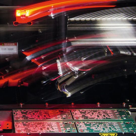 3-D-SPI: Beim Pastendruck wird die Druckschablonendicke nach dem kleinsten Rastermaß beziehungsweise dem kritischsten Bauteil auf der Leiterplatte ausgewählt. 3-D-SPI: Beim Pastendruck wird die Druckschablonendicke nach dem kleinsten Rastermaß beziehungsweise dem kritischsten Bauteil auf der Leiterplatte ausgewählt.