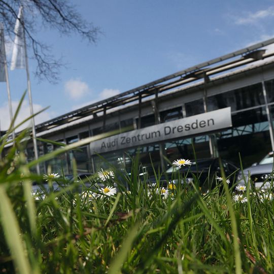 Klassisches Audi-Design pägt das Dresdner Audi-Zentrum. Klassisches Audi-Design pägt das Dresdner Audi-Zentrum.