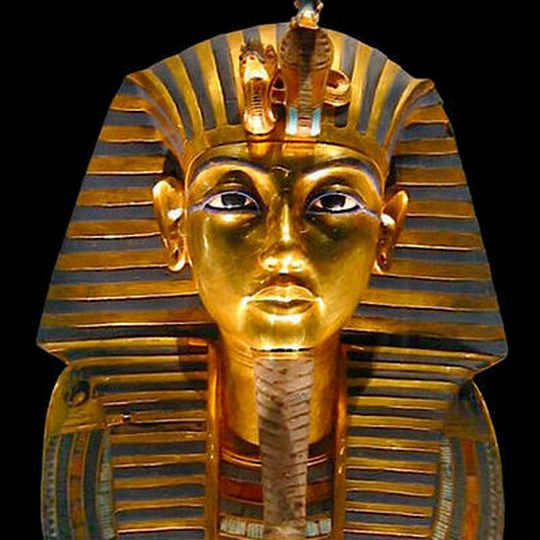 Die Totenmaske des jungen Pharaos Tutanchamun. Um sein Grab ranken sich seit jeher Spekulationen. Vor einem Jahr vermutete ein britischer Ägyptologe bisher unentdeckte Kammern im Tutanchamun-Grab im Tal der Könige.